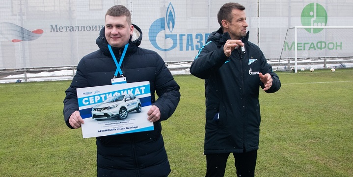Сергей Семак вручил автомобиль победителю акции БК 1хСтавка Сергей Семак вручил автомобиль победителю акции БК 1хСтавка