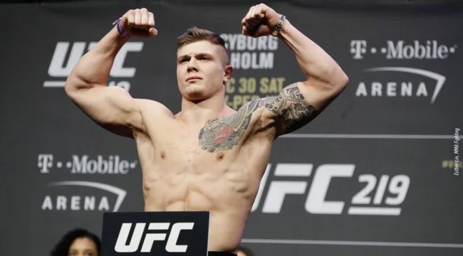 Уиттакер побил Веттори на турнире UFC в Париже Уиттакер побил Веттори на турнире UFC в Париже