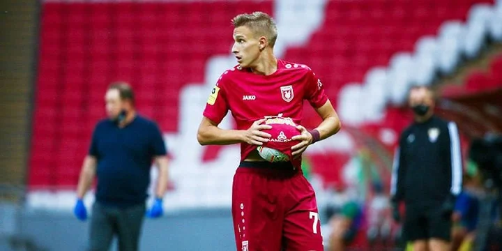 Агент Самошникова опроверг переход игрока в «Локомотив» Агент Самошникова опроверг переход игрока в «Локомотив»