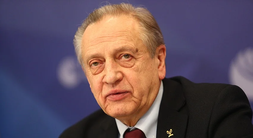 Глава ФФККР заявил, что ISU пока не накладывал санкций на российских фигуристов Глава ФФККР заявил, что ISU пока не накладывал санкций на российских фигуристов