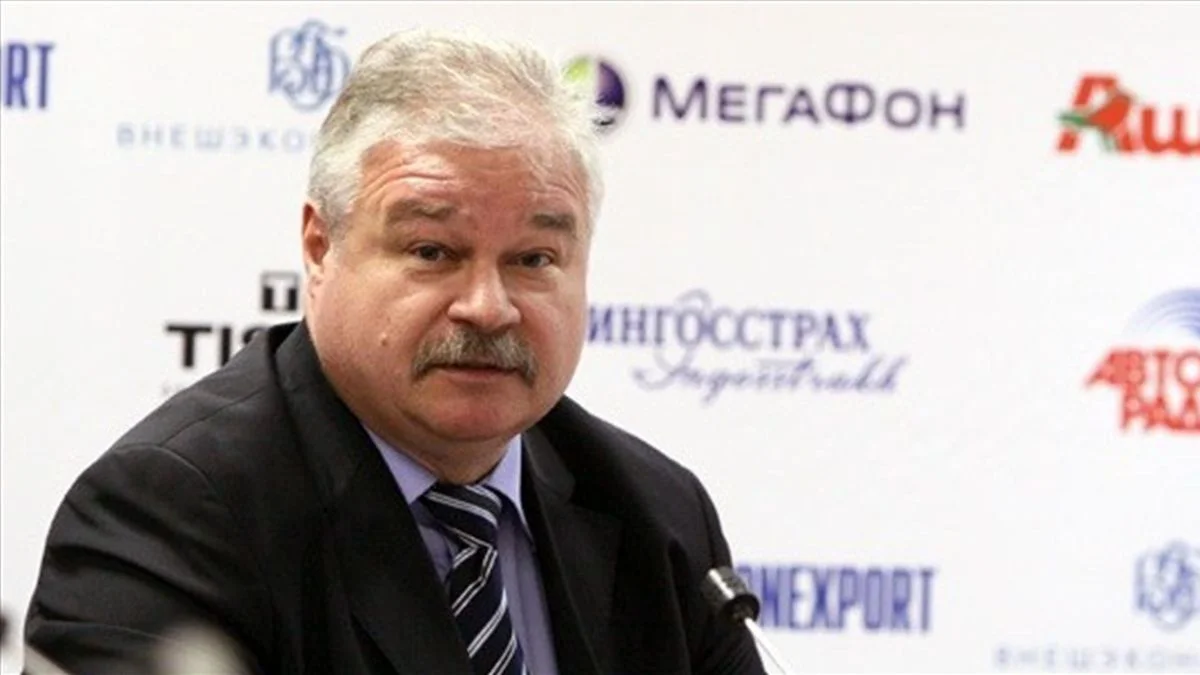 Плющев назвал бредом предложение Гретцки отстранить молодежную сборную России от ЧМ Плющев назвал бредом предложение Гретцки отстранить молодежную сборную России от ЧМ