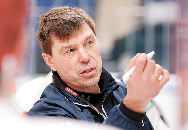 Тренер «Динамо» Алексей Кудашов: «Команда будет жить по средствам, готовить молодежь, тренировать ее и давать возможность себя проявить. Это не популизм, что вот у нас молодежь!» Тренер «Динамо» Алексей Кудашов: «Команда будет жить по средствам, готовить молодежь, тренировать ее и давать возможность себя проявить. Это не популизм, что вот у нас молодежь!»