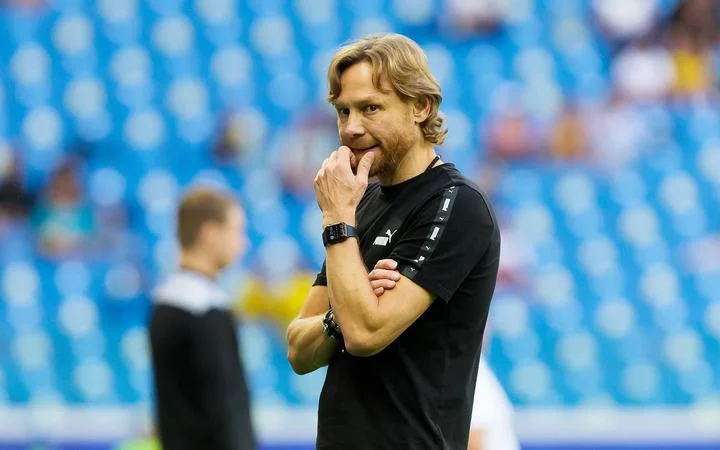 Валерий Карпин про 1:3 с «Ахматом»: «Ребята жалуются, что поле очень мягкое, ноги у всех забились, но это не отговорка, для обеих команд оно одинаковое» Валерий Карпин про 1:3 с «Ахматом»: «Ребята жалуются, что поле очень мягкое, ноги у всех забились, но это не отговорка, для обеих команд оно одинаковое»