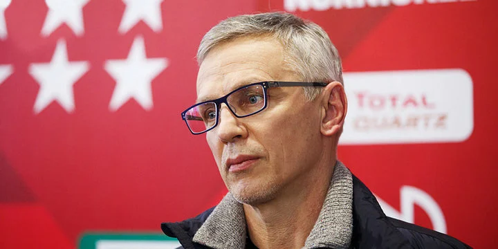 Тренер «Торпедо» Игорь Ларионов: «Мы можем построить «автобус»… Но, считаю, что закрывать ребят «крышкой», не давать им творить – это неправильно» Тренер «Торпедо» Игорь Ларионов: «Мы можем построить «автобус»… Но, считаю, что закрывать ребят «крышкой», не давать им творить – это неправильно»