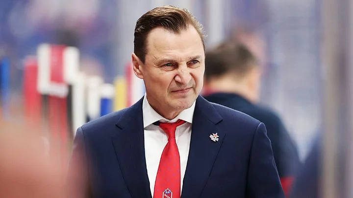 Сергей Федоров: «Ушли три-четыре опытных игрока. Не нашли им замену, но нашли тех, кто поможет в сезоне. На данный момент состав скромный, но со вкусом» Сергей Федоров: «Ушли три-четыре опытных игрока. Не нашли им замену, но нашли тех, кто поможет в сезоне. На данный момент состав скромный, но со вкусом»