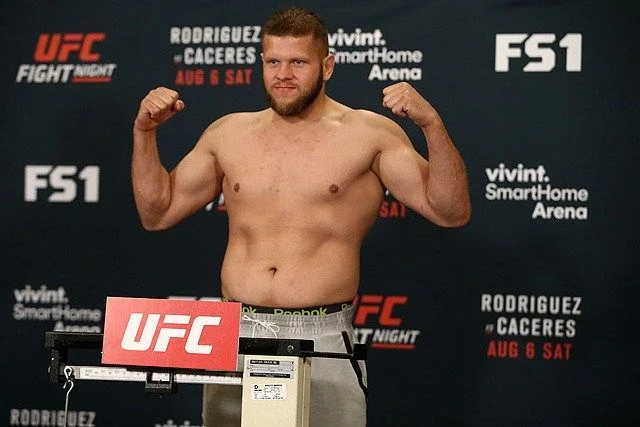 Деррик Льюис - Марчин Тыбура. Прогноз и ставки на бой UFC (19.02.2018)