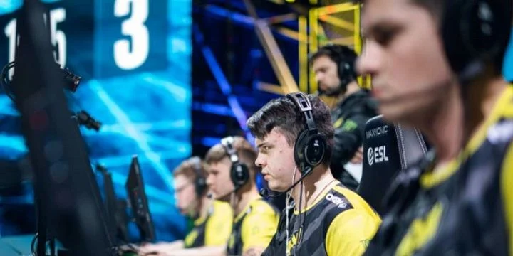 Na'Vi — Virtus.pro. Прогноз на матч CS:GO (2 октября 2021 года)