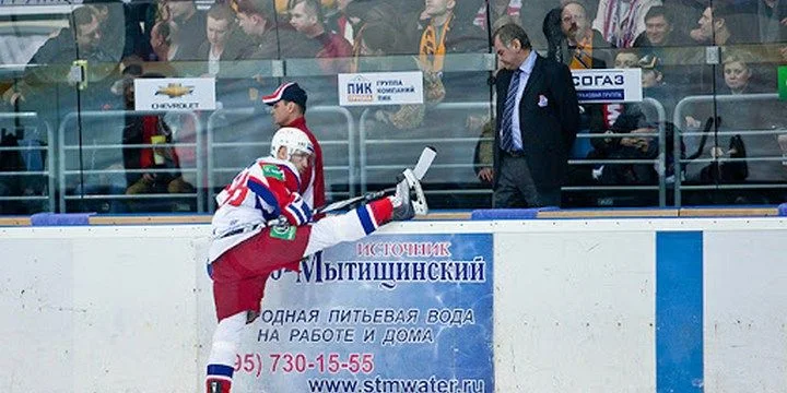 Локо – МХК Спартак. Прогноз на матч МХЛ (20 декабря 2021 года) Локо – МХК Спартак. Прогноз на матч МХЛ (20 декабря 2021 года)