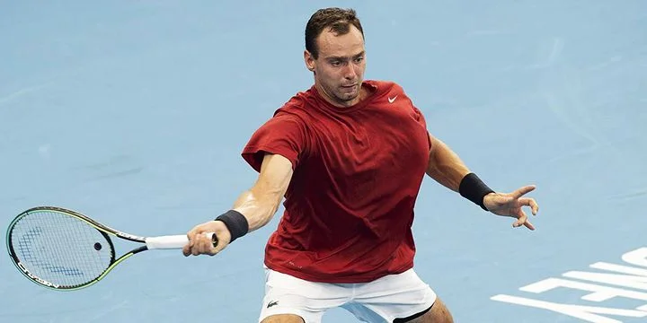 Роман Сафиуллин - Джеймс Дакворт. Прогноз на матч Кубка ATP (4 января 2022 года)
Роман Сафиуллин - Джеймс Дакворт. Прогноз на матч Кубка ATP (4 января 2022 года)