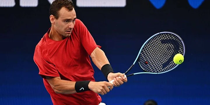 Роман Сафиуллин - Янник Синнер. Прогноз на матч Кубка ATP (6 января 2022 года)
Роман Сафиуллин - Янник Синнер. Прогноз на матч Кубка ATP (6 января 2022 года)