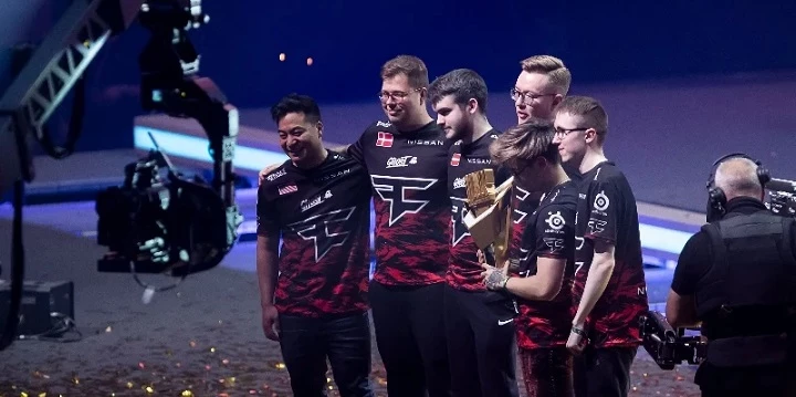 FaZe Clan — Cloud9. Прогноз на матч CS:GO (4 июня 2022 года) FaZe Clan — Cloud9. Прогноз на матч CS:GO (4 июня 2022 года)