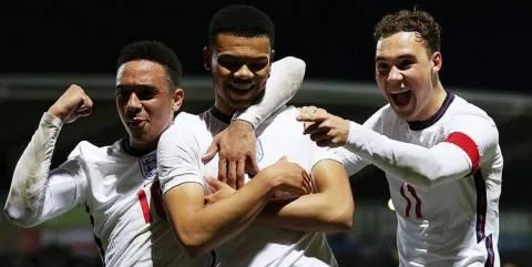 Англия U19 — Сербия U19. Прогноз на матч Чемпионата Европы до 19 лет (22 июня 2022 года) Англия U19 — Сербия U19. Прогноз на матч Чемпионата Европы до 19 лет (22 июня 2022 года)