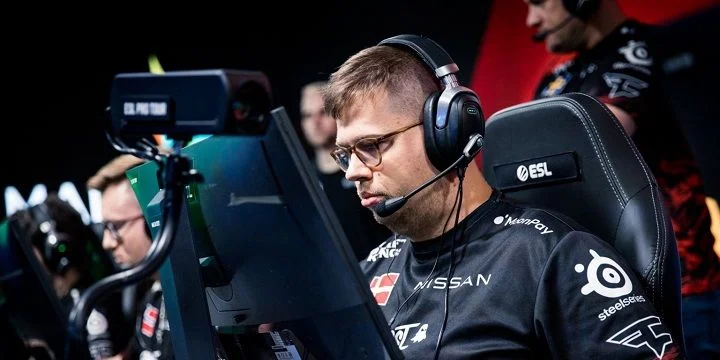 Cloud9 — FaZe Clan. Прогноз на матч CS:GO (29 сентября 2022 года)