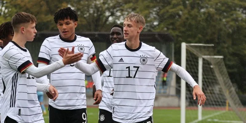 Германия U17 – Финляндия U17. Прогноз и ставки на матч квалификации чемпионата Европы до 17 лет (18 октября 2023 года) Германия U17 – Финляндия U17. Прогноз и ставки на матч квалификации чемпионата Европы до 17 лет (18 октября 2023 года)