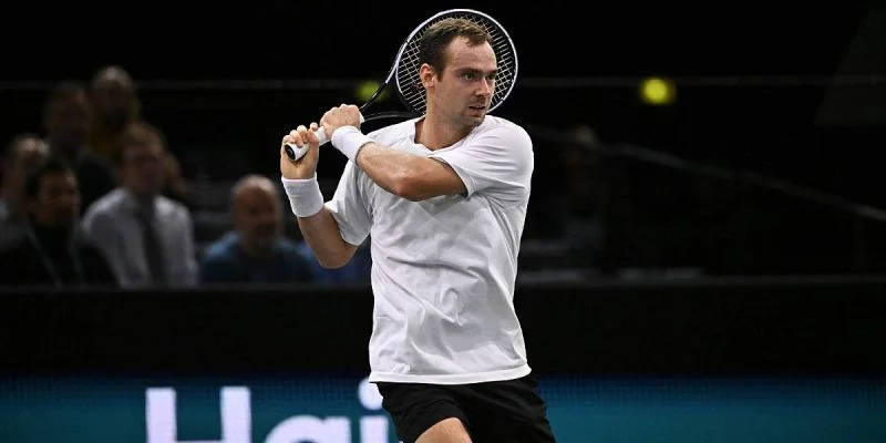 Сафиуллин — Попырин. Прогноз и ставки на матч ATP Брисбен (3 января 2024 года)
Сафиуллин — Попырин. Прогноз и ставки на матч ATP Брисбен (3 января 2024 года)