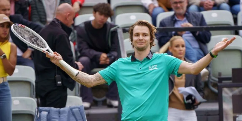 Бублик — Вукич. Прогноз и ставки на матч ATP Истборн (26 июня 2024 года) Бублик — Вукич. Прогноз и ставки на матч ATP Истборн (26 июня 2024 года)