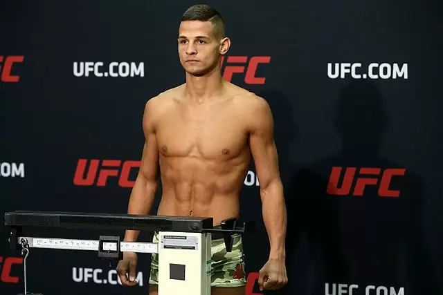 Том Дюкенуа - Террион Вейр. Прогноз и ставки на бой UFC (18.03.2018) Том Дюкенуа - Террион Вейр. Прогноз и ставки на бой UFC (18.03.2018)