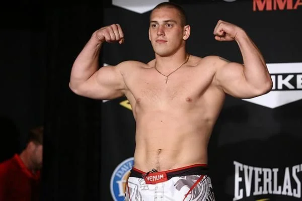 Марк Годбир - Дмитрий Сосновский. Прогноз и ставки на бой UFC (17.08.2018) Марк Годбир - Дмитрий Сосновский. Прогноз и ставки на бой UFC (17.08.2018)