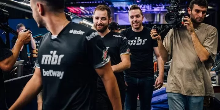 Na'Vi - MiBR. Прогноз на матч CS:GO (13.04.2019) | ВсеПроСпорт.ру