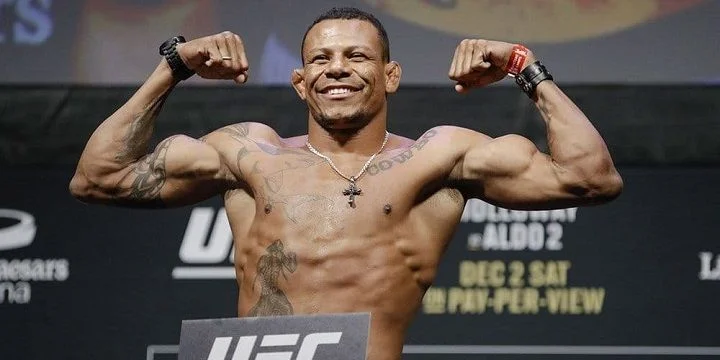 Алекс Оливейра - Майк Перри. Прогноз на UFC (28.04.2019) Алекс Оливейра - Майк Перри. Прогноз на UFC (28.04.2019)