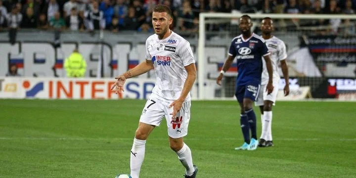 Амьен – Марсель. Прогноз (кэф 2,40) и ставки на матч Лиги1 (4 октября 2019 года) Амьен – Марсель. Прогноз (кэф 2,40) и ставки на матч Лиги1 (4 октября 2019 года)