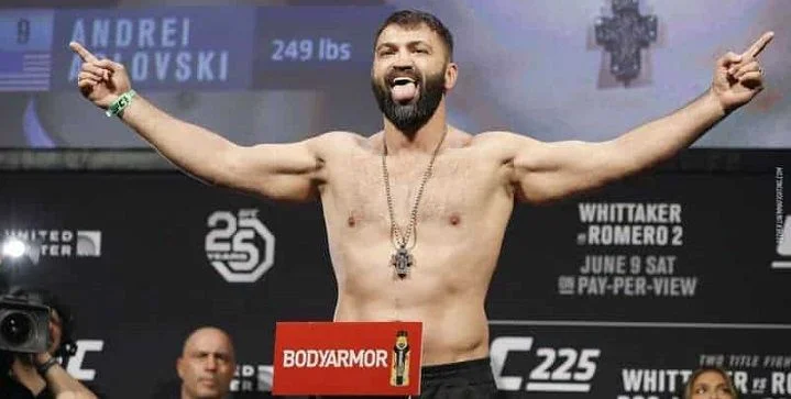 Андрей Орловский — Яир Розенструйк. Прогноз на UFC (3 ноября 2019 года) Андрей Орловский — Яир Розенструйк. Прогноз на UFC (3 ноября 2019 года)