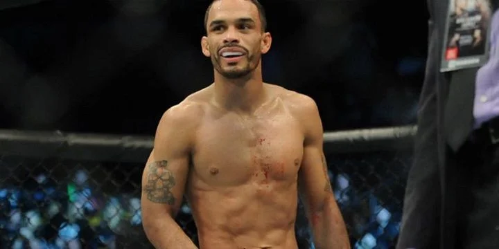 Роб Фонт — Рики Саймон. Прогноз на UFC (8 декабря 2019 года) Роб Фонт — Рики Саймон. Прогноз на UFC (8 декабря 2019 года)