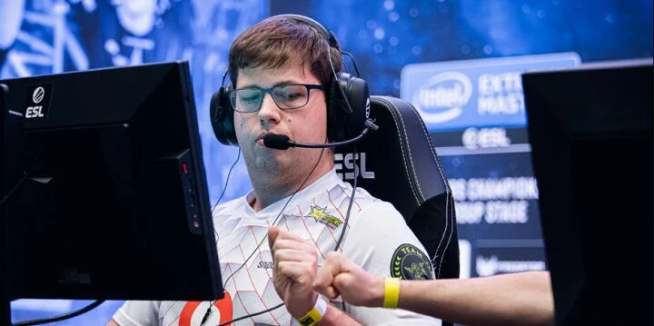 Astralis — Mousesports. Прогноз на матч CS:GO (11 апреля 2020 года) Astralis — Mousesports. Прогноз на матч CS:GO (11 апреля 2020 года)