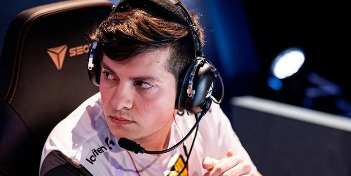 Virtus.pro — Na'Vi. Прогноз на матч CS:GO (24 октября 2020 года) Virtus.pro — Na'Vi. Прогноз на матч CS:GO (24 октября 2020 года)